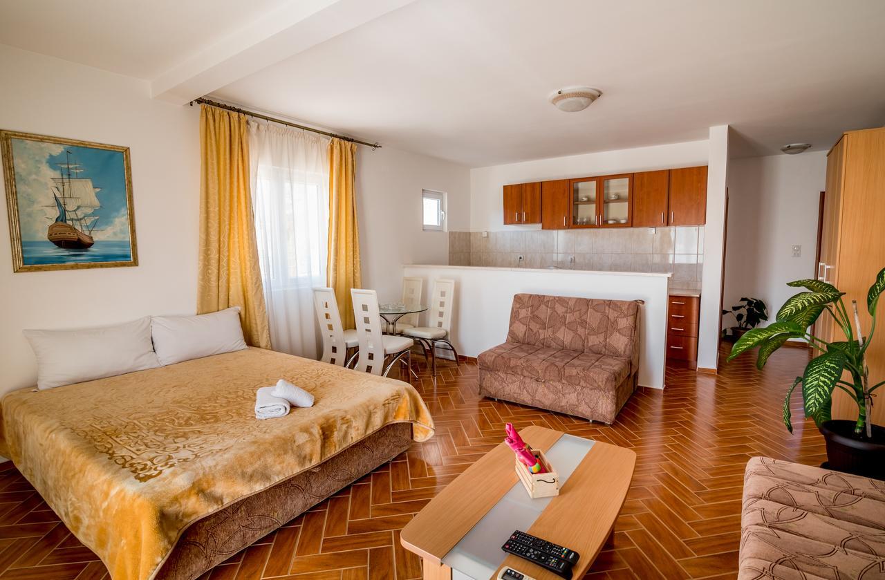 Bianca Apartments Херцег Нови Екстериор снимка