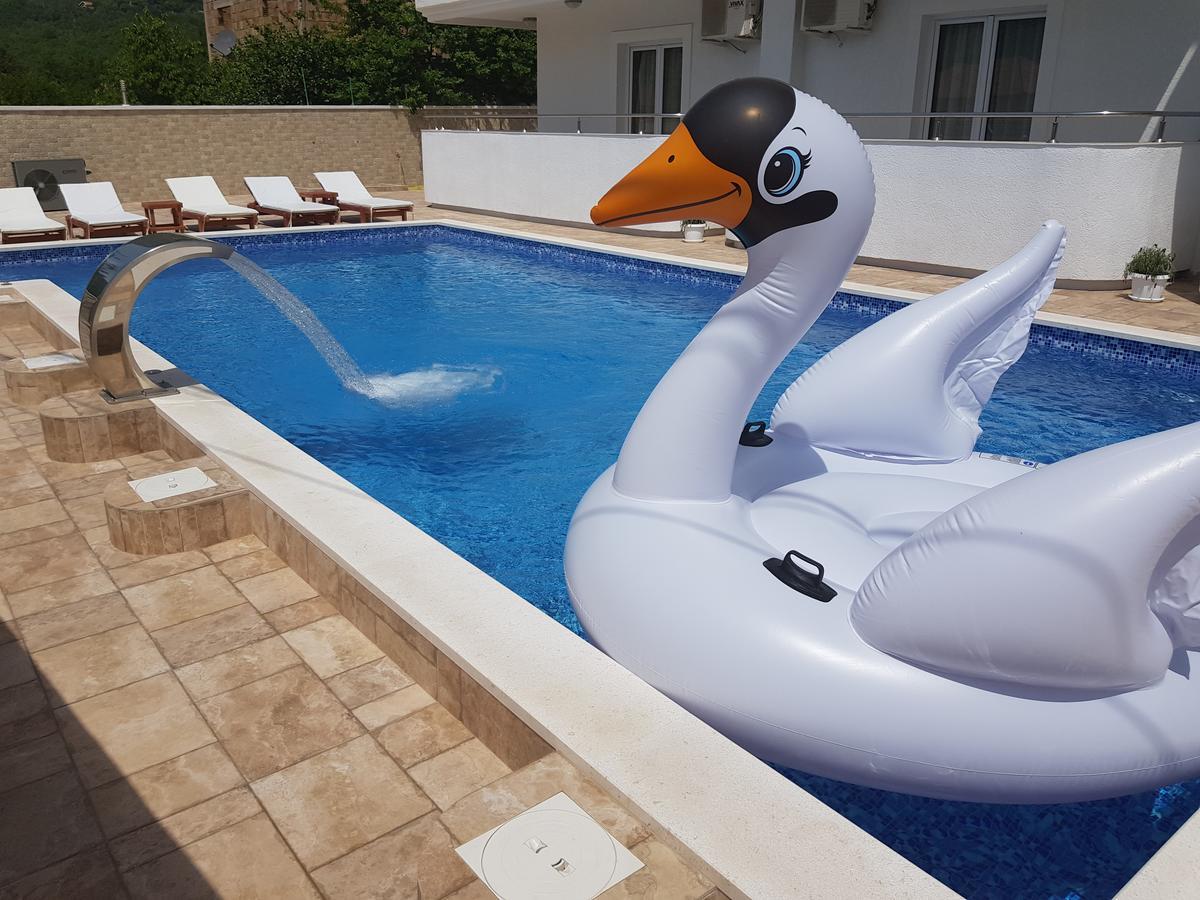 Bianca Apartments Херцег Нови Екстериор снимка