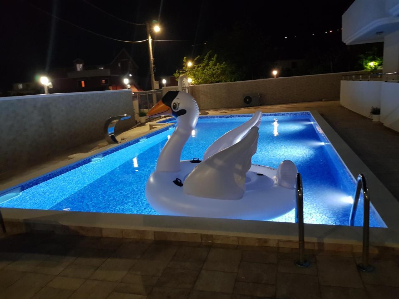 Bianca Apartments Херцег Нови Екстериор снимка